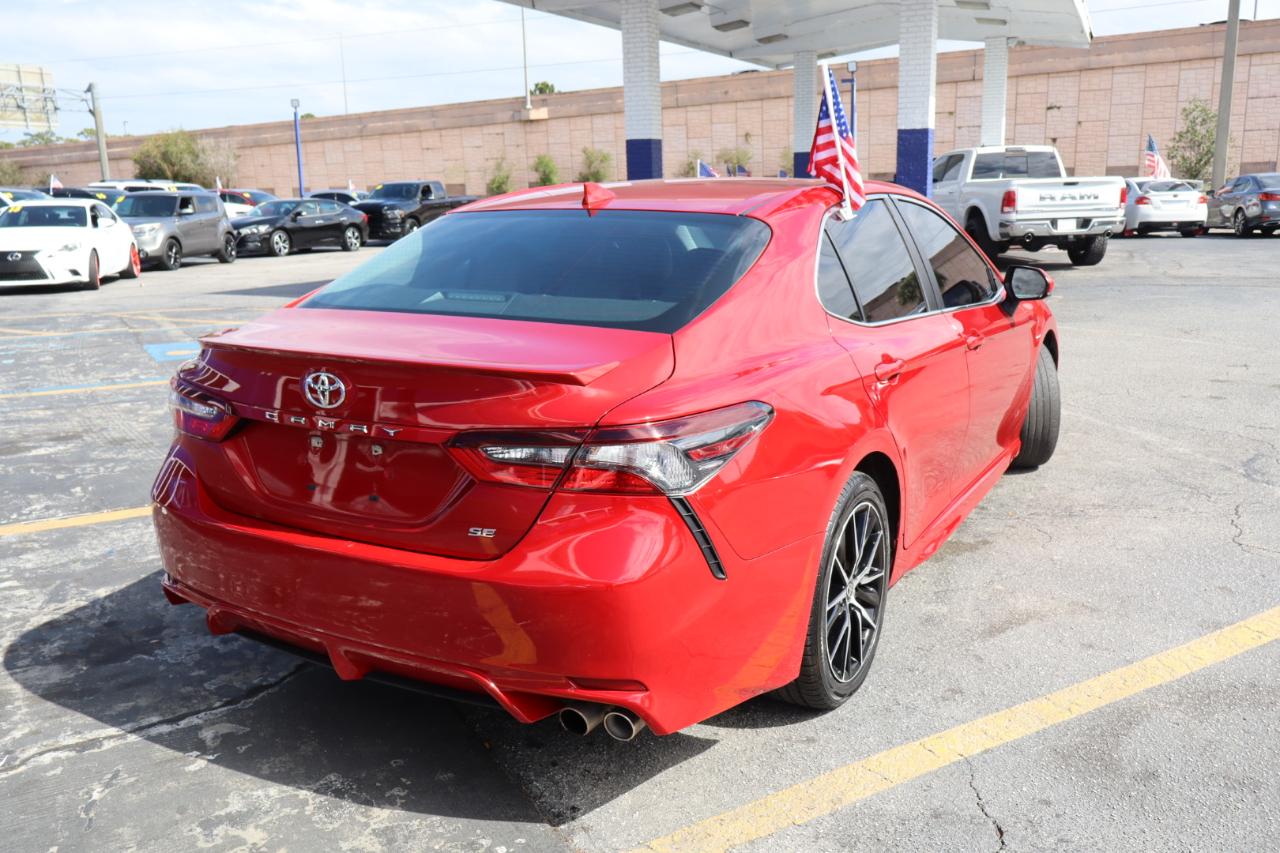 Toyota Camry SE Auto (Natl) 2021