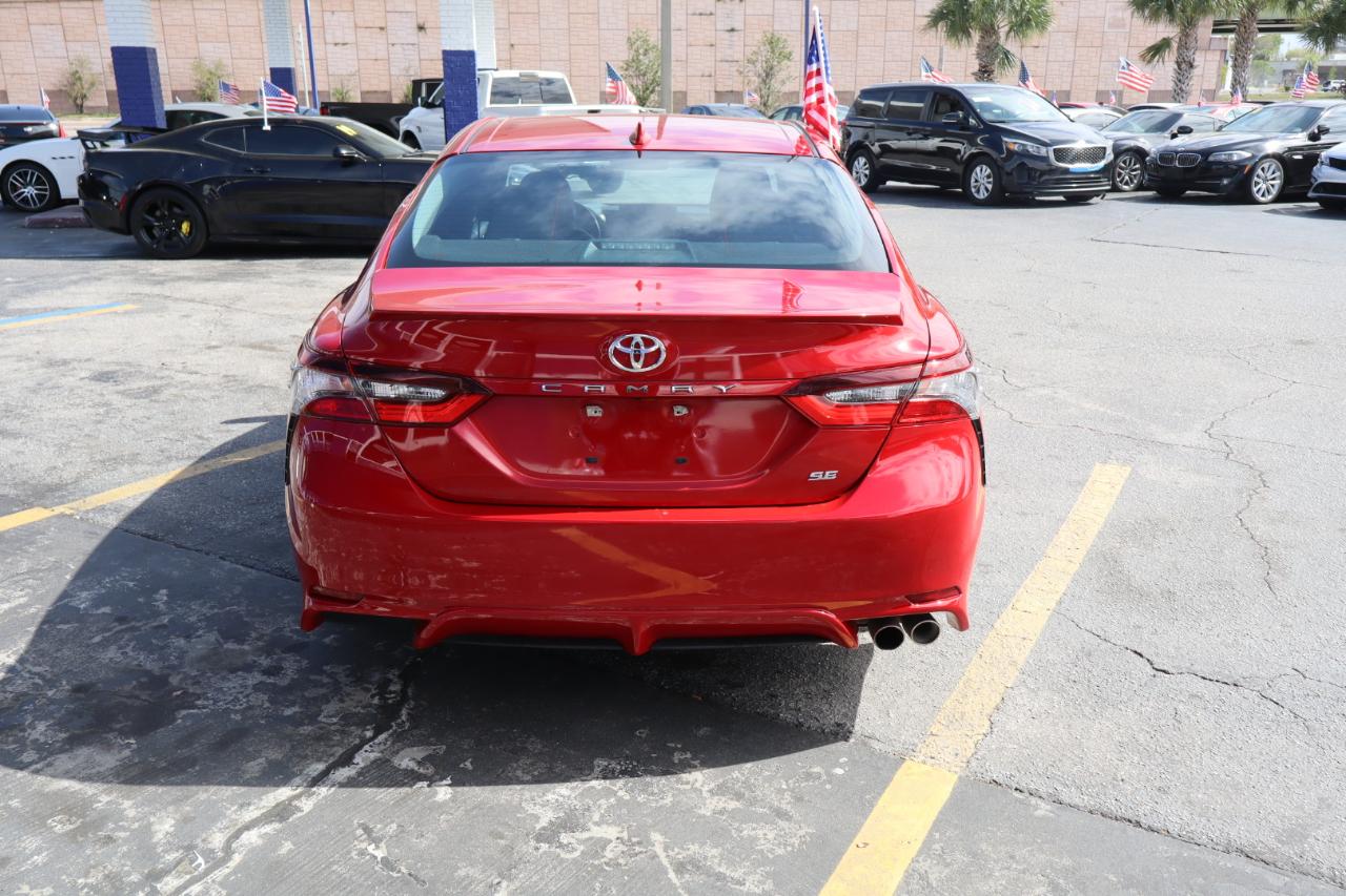 Toyota Camry SE Auto (Natl) 2021