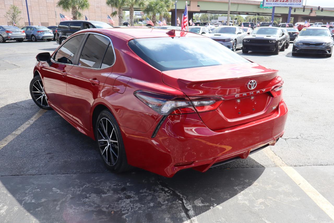 Toyota Camry SE Auto (Natl) 2021