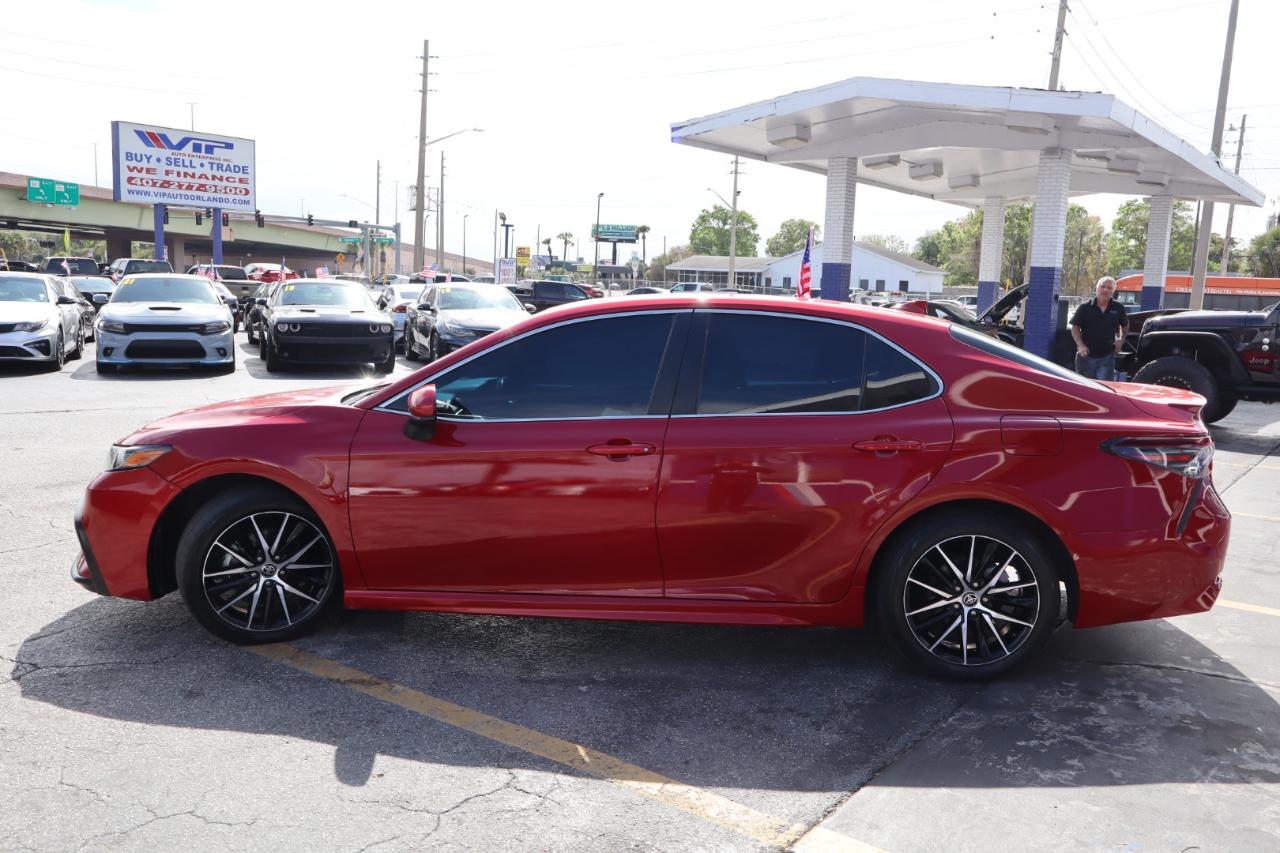Toyota Camry SE Auto (Natl) 2021