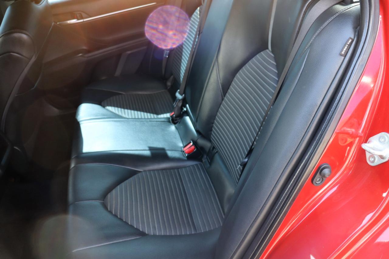 Toyota Camry SE Auto (Natl) 2021