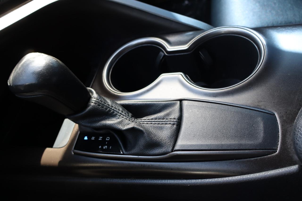 Toyota Camry SE Auto (Natl) 2021