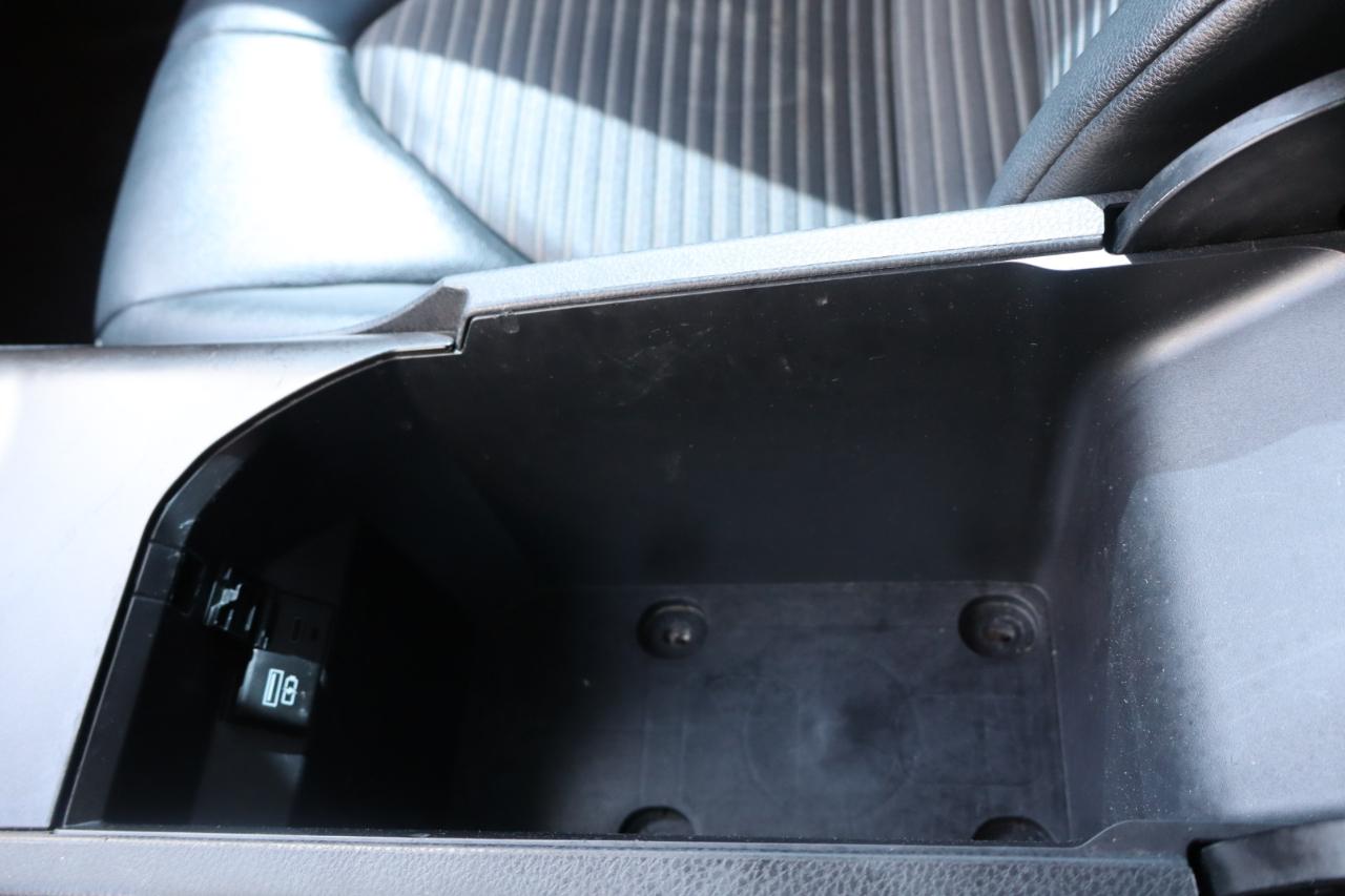 Toyota Camry SE Auto (Natl) 2021