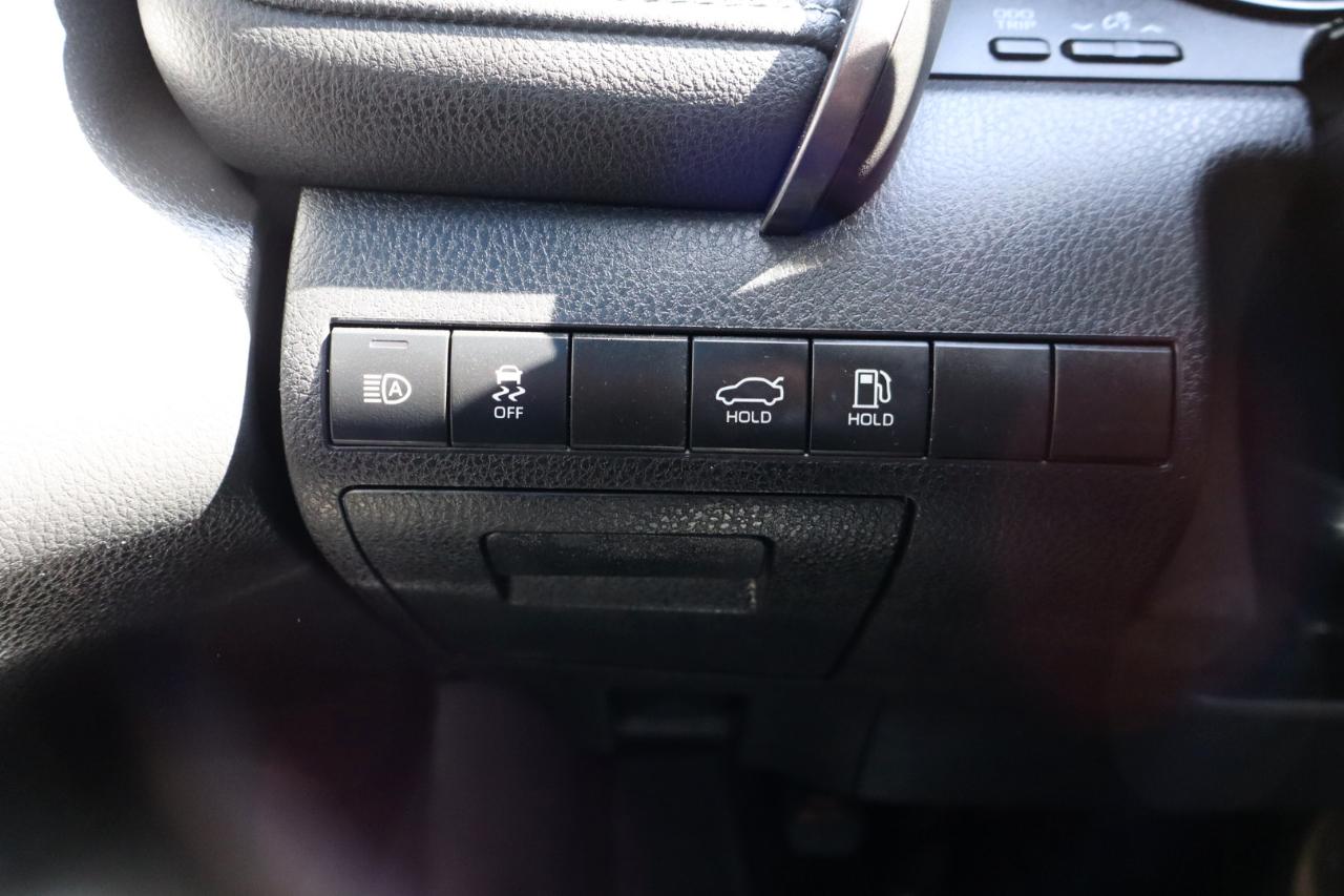 Toyota Camry SE Auto (Natl) 2021