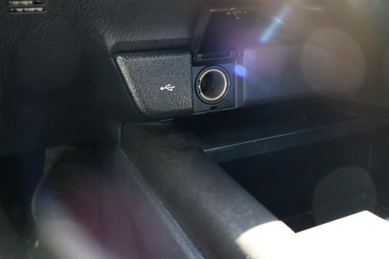 Toyota Camry SE Auto (Natl) 2021