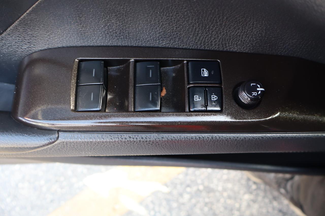 Toyota Camry SE Auto (Natl) 2021