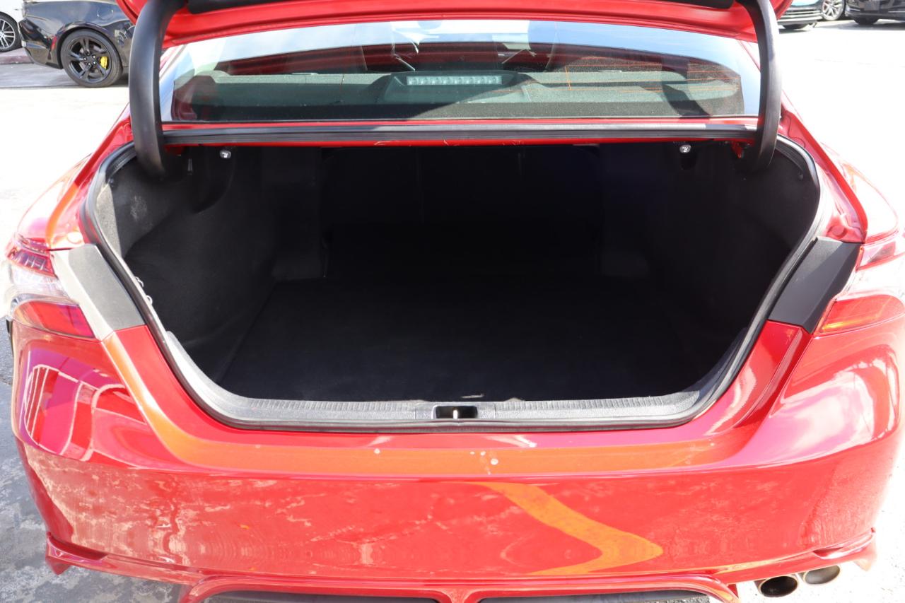 Toyota Camry SE Auto (Natl) 2021