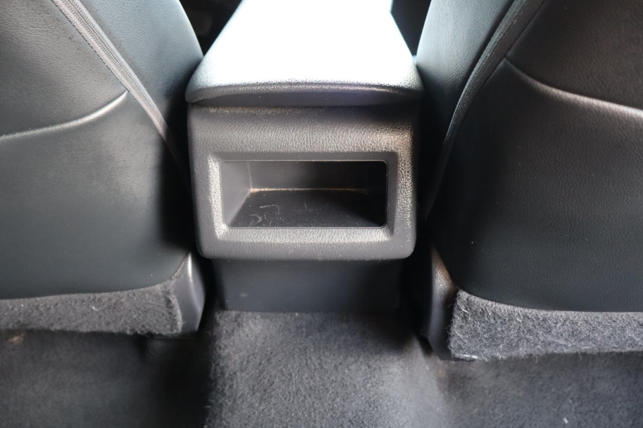 Toyota Camry SE Auto (Natl) 2021