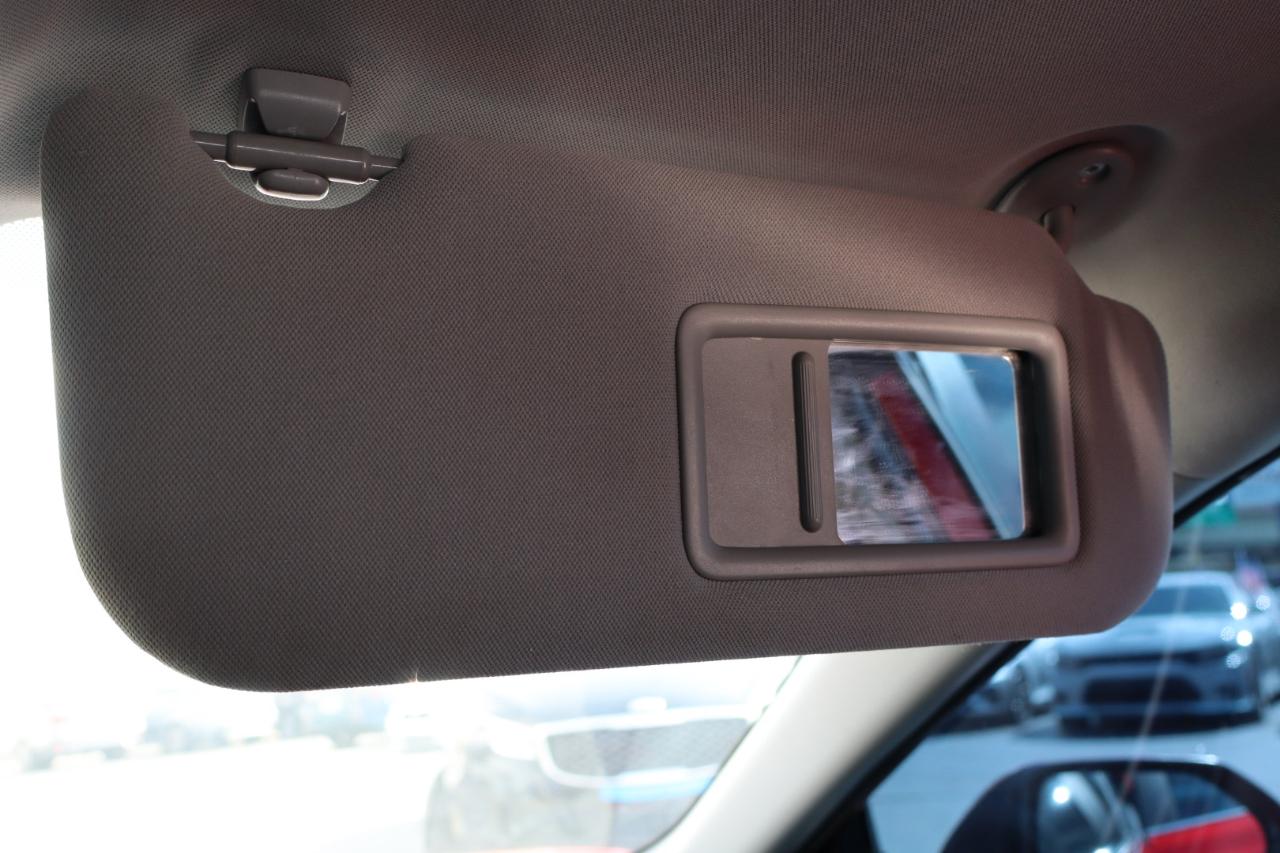 Toyota Camry SE Auto (Natl) 2021