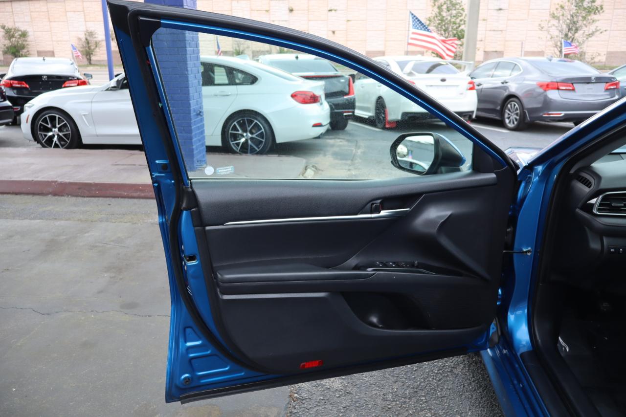 Toyota Camry LE Auto (Natl) 2020