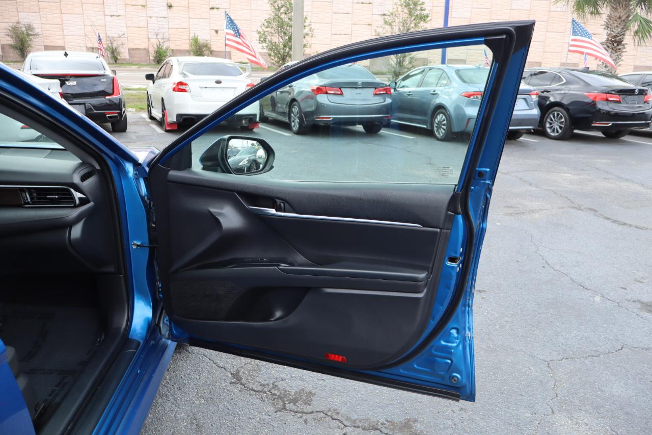 Toyota Camry LE Auto (Natl) 2020