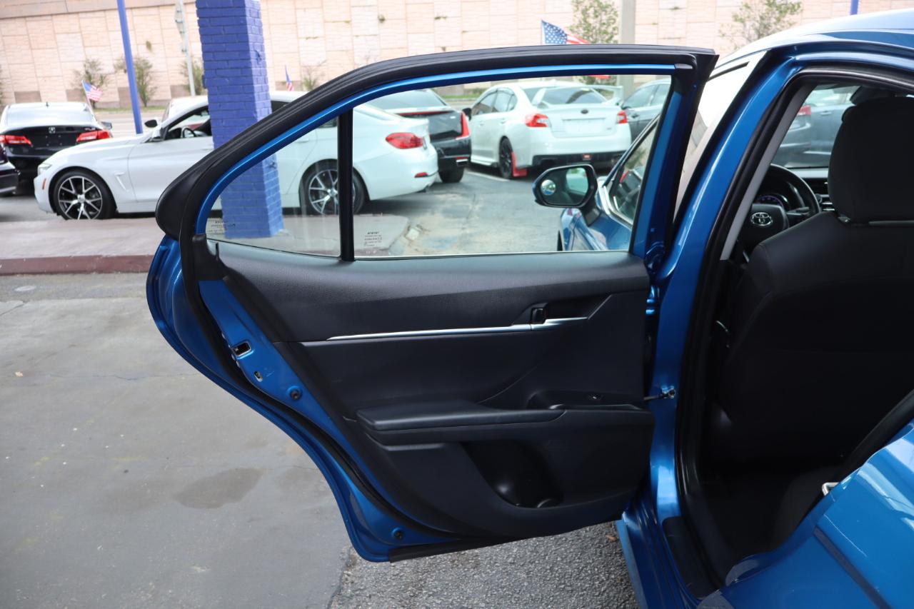 Toyota Camry LE Auto (Natl) 2020