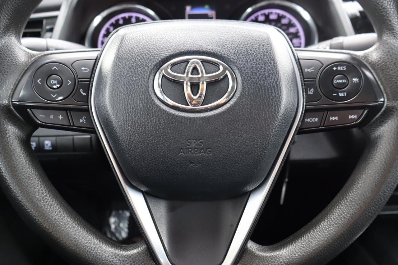 Toyota Camry LE Auto (Natl) 2020