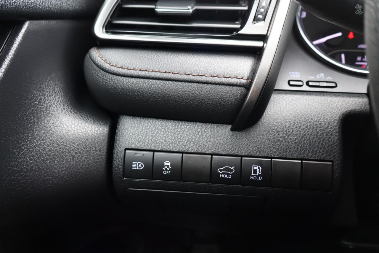 Toyota Camry LE Auto (Natl) 2020