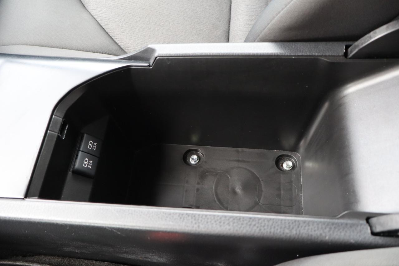 Toyota Camry LE Auto (Natl) 2020