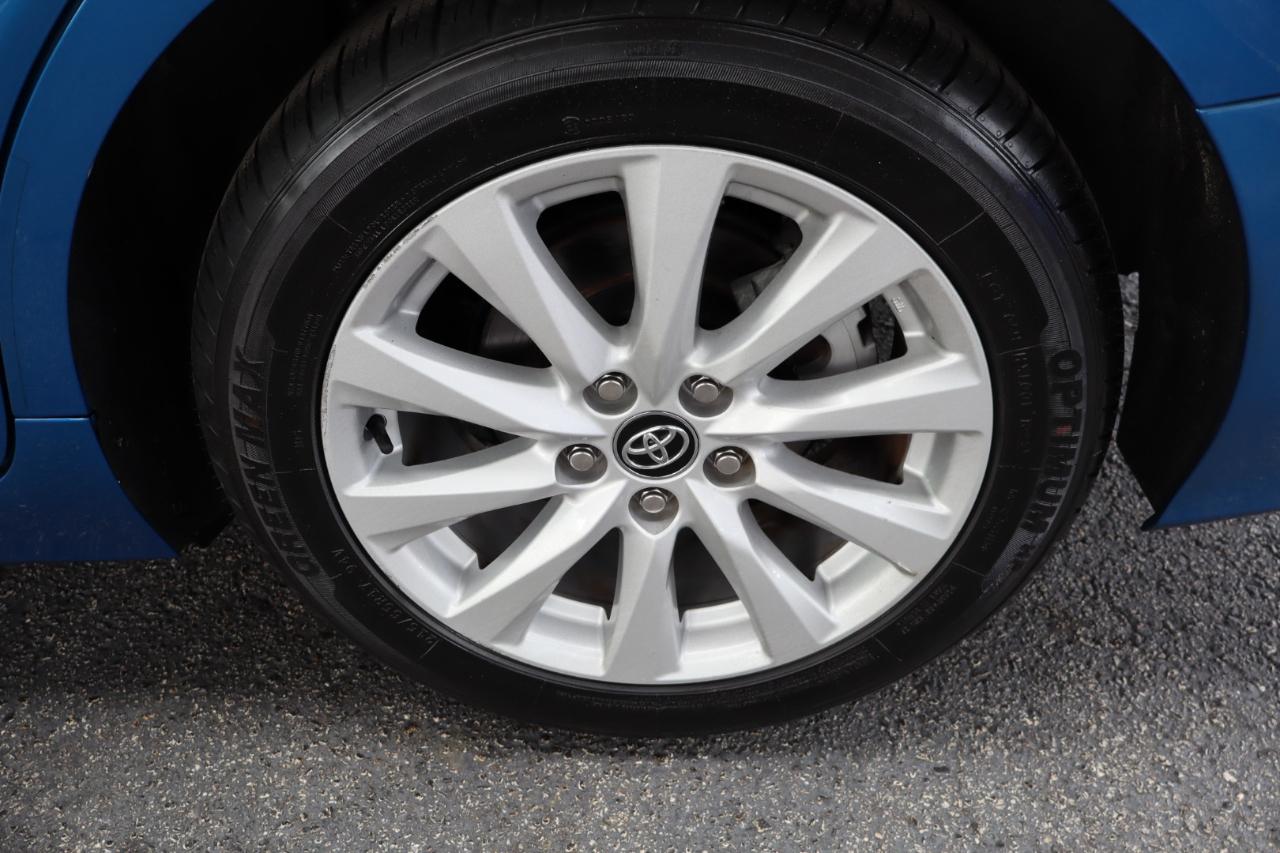 Toyota Camry LE Auto (Natl) 2020