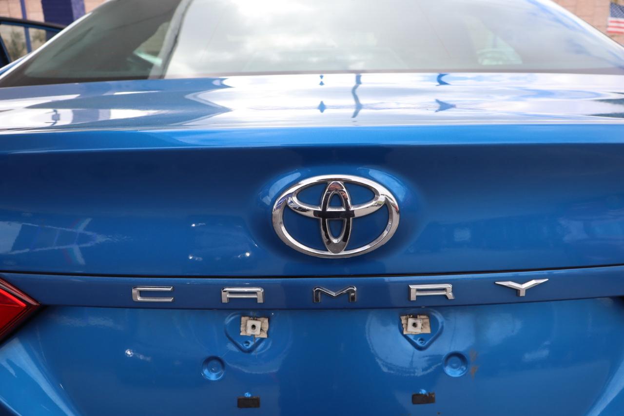 Toyota Camry LE Auto (Natl) 2020