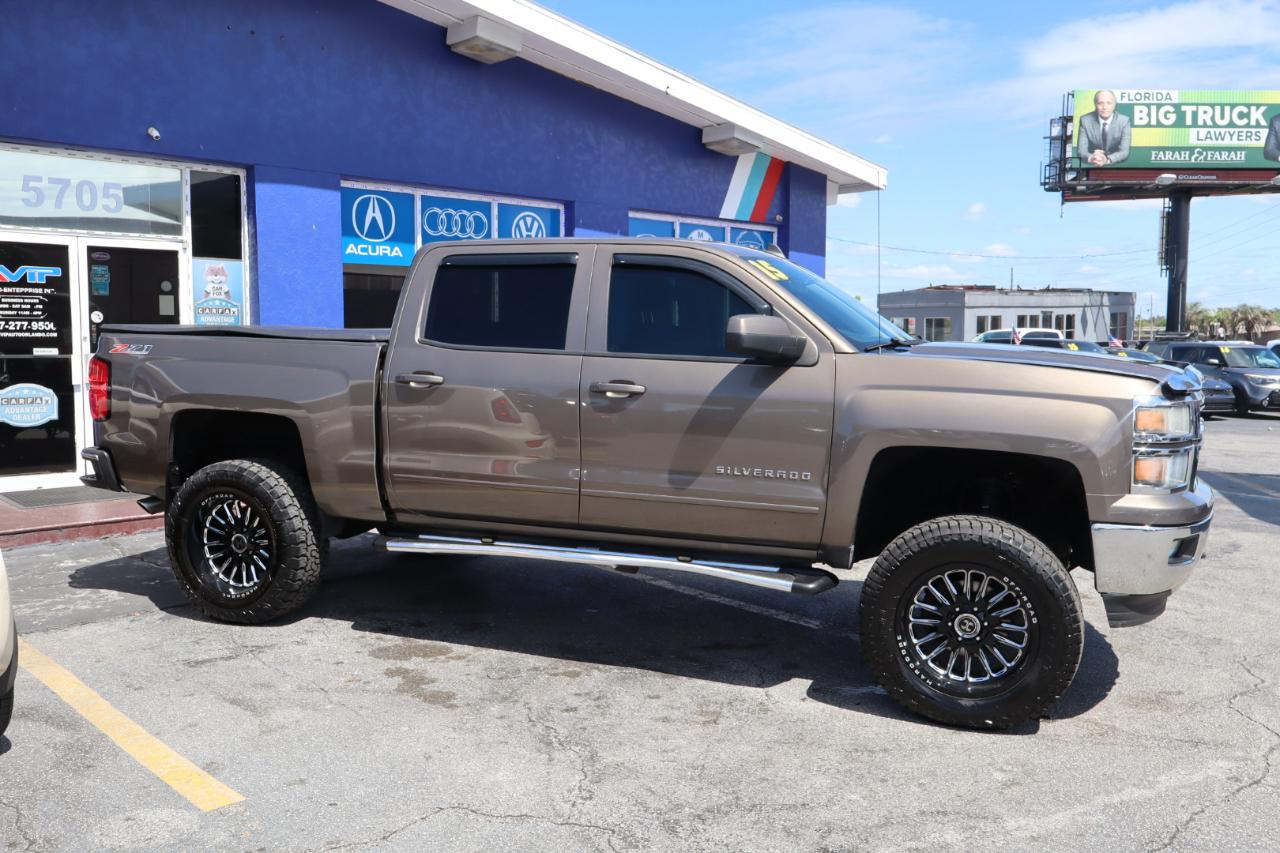 Chevrolet Silverado 1500 4WD Crew Cab 143.5" LT w/2LT 2015
