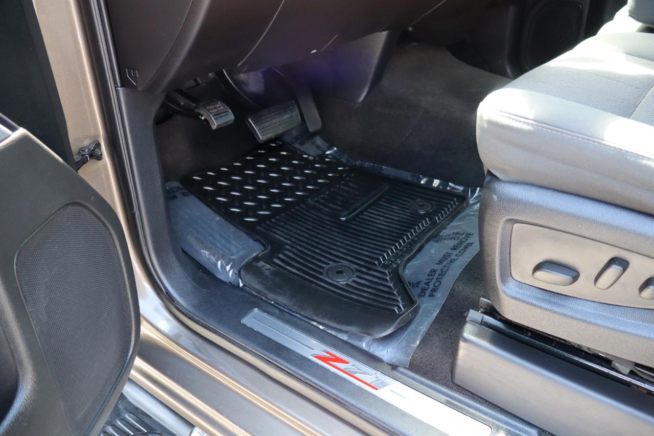 Chevrolet Silverado 1500 4WD Crew Cab 143.5" LT w/2LT 2015