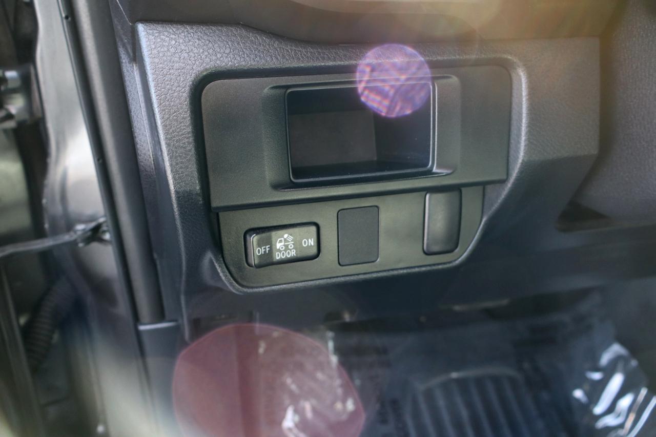 Toyota Tacoma TRD Off Road Double Cab 5' Bed V6 4x2 AT (Natl) 2017