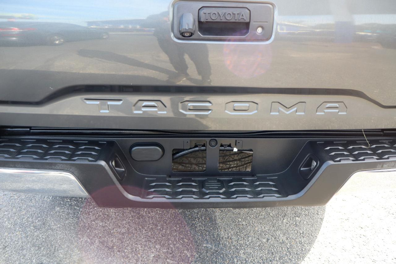 Toyota Tacoma TRD Off Road Double Cab 5' Bed V6 4x2 AT (Natl) 2017