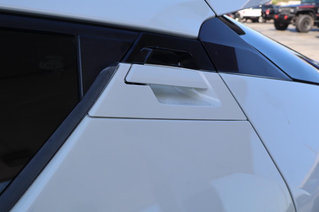 Toyota C-HR Nightshade FWD (Natl) 2021