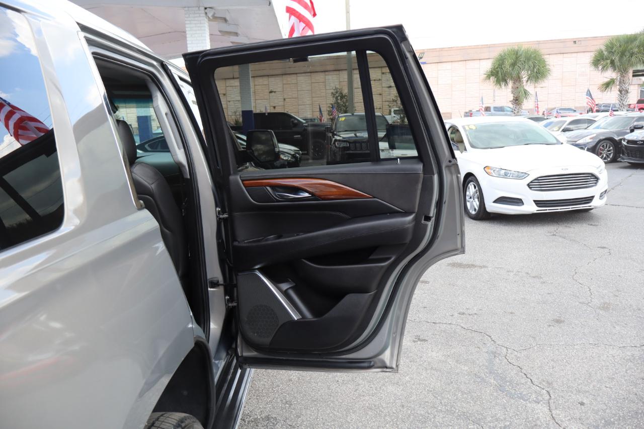 Cadillac Escalade 2WD 4dr Luxury 2017