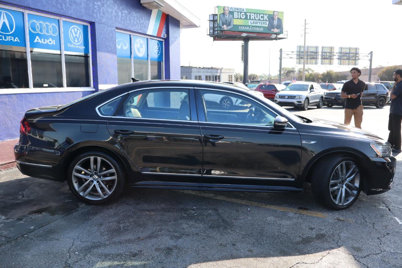 Volkswagen Passat R-Line w/Comfort Pkg Auto 2017
