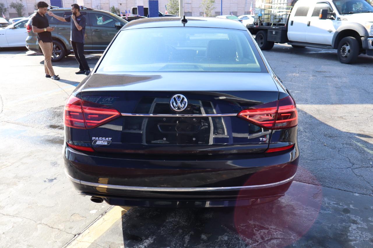 Volkswagen Passat R-Line w/Comfort Pkg Auto 2017