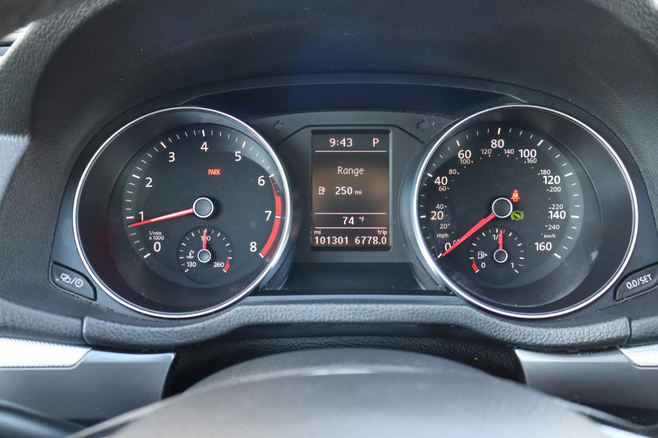 Volkswagen Passat R-Line w/Comfort Pkg Auto 2017