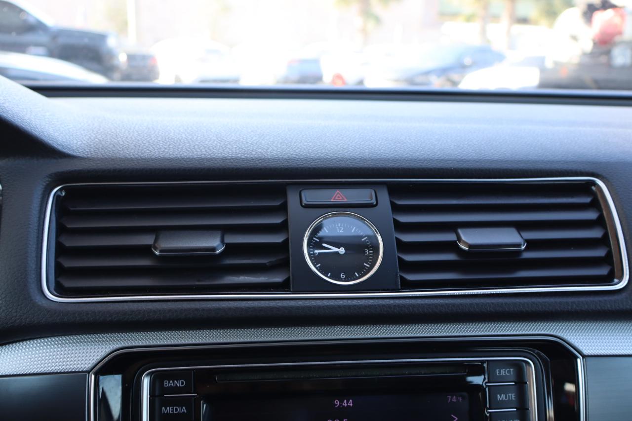 Volkswagen Passat R-Line w/Comfort Pkg Auto 2017