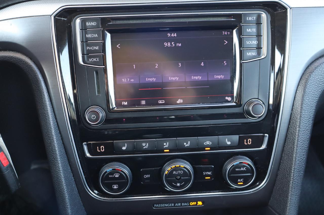 Volkswagen Passat R-Line w/Comfort Pkg Auto 2017