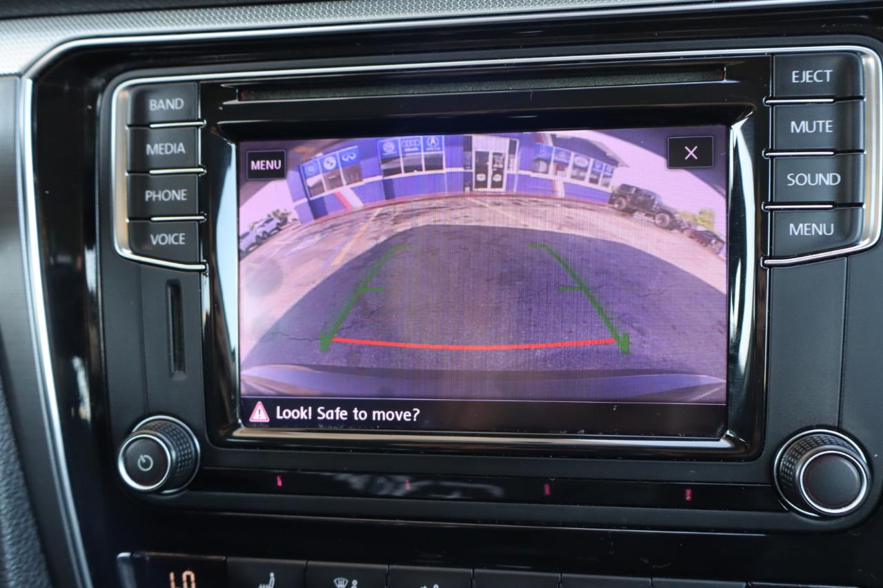 Volkswagen Passat R-Line w/Comfort Pkg Auto 2017