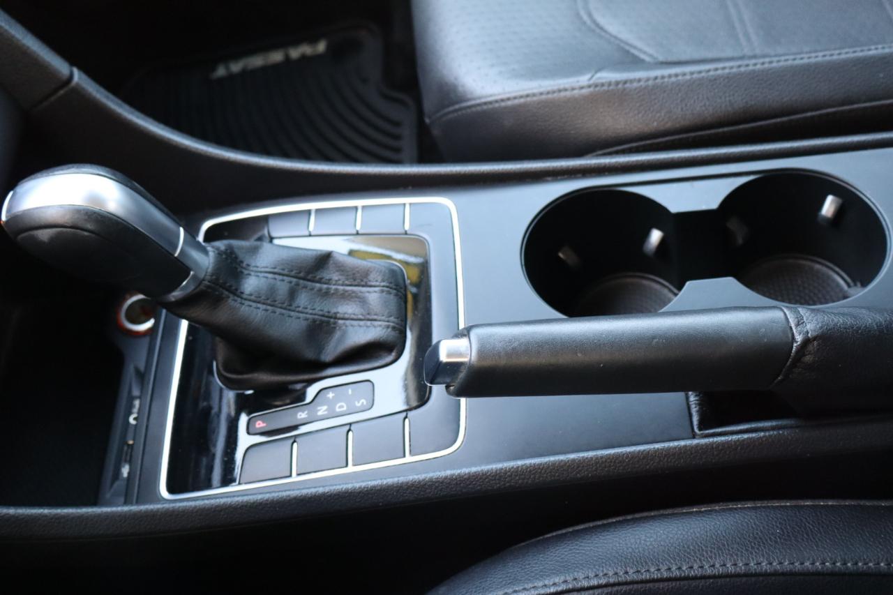 Volkswagen Passat R-Line w/Comfort Pkg Auto 2017