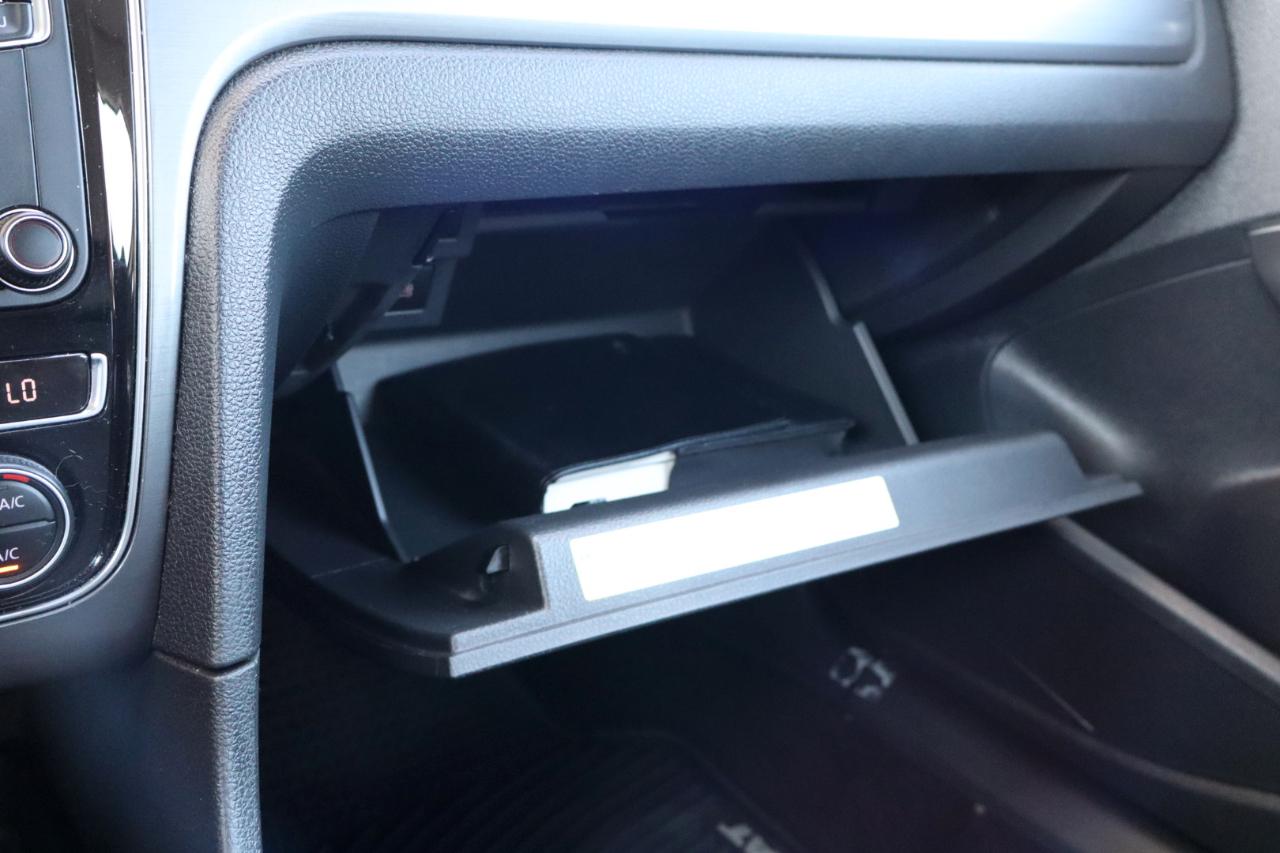 Volkswagen Passat R-Line w/Comfort Pkg Auto 2017