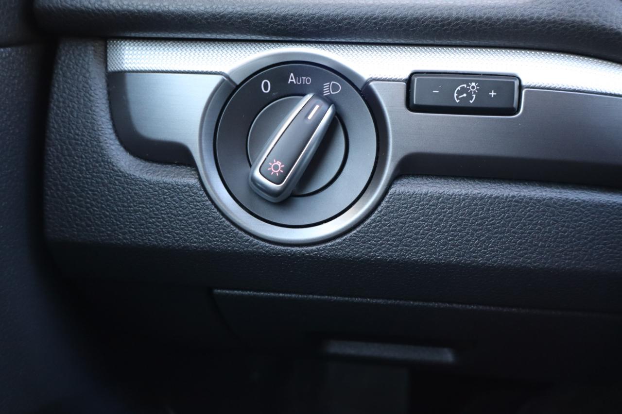 Volkswagen Passat R-Line w/Comfort Pkg Auto 2017