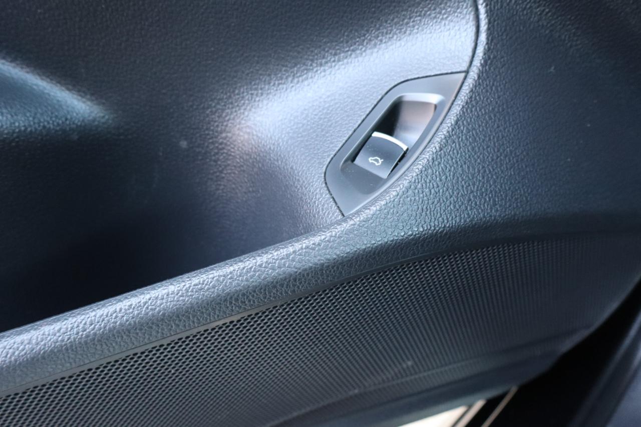 Volkswagen Passat R-Line w/Comfort Pkg Auto 2017