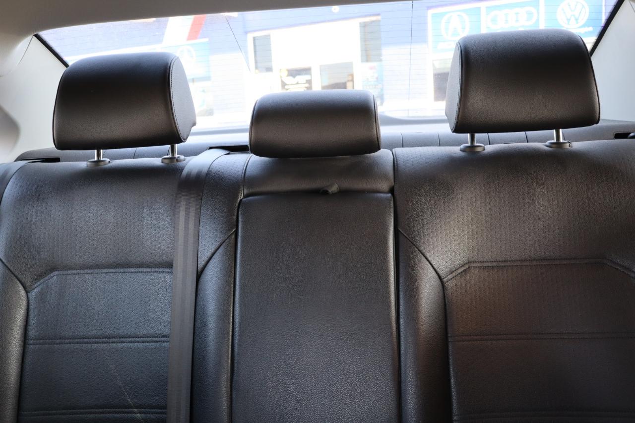 Volkswagen Passat R-Line w/Comfort Pkg Auto 2017