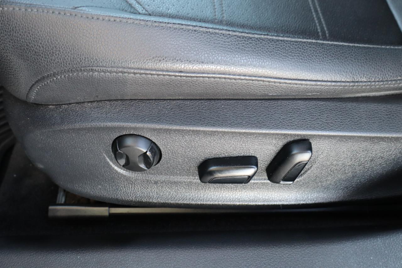 Volkswagen Passat R-Line w/Comfort Pkg Auto 2017