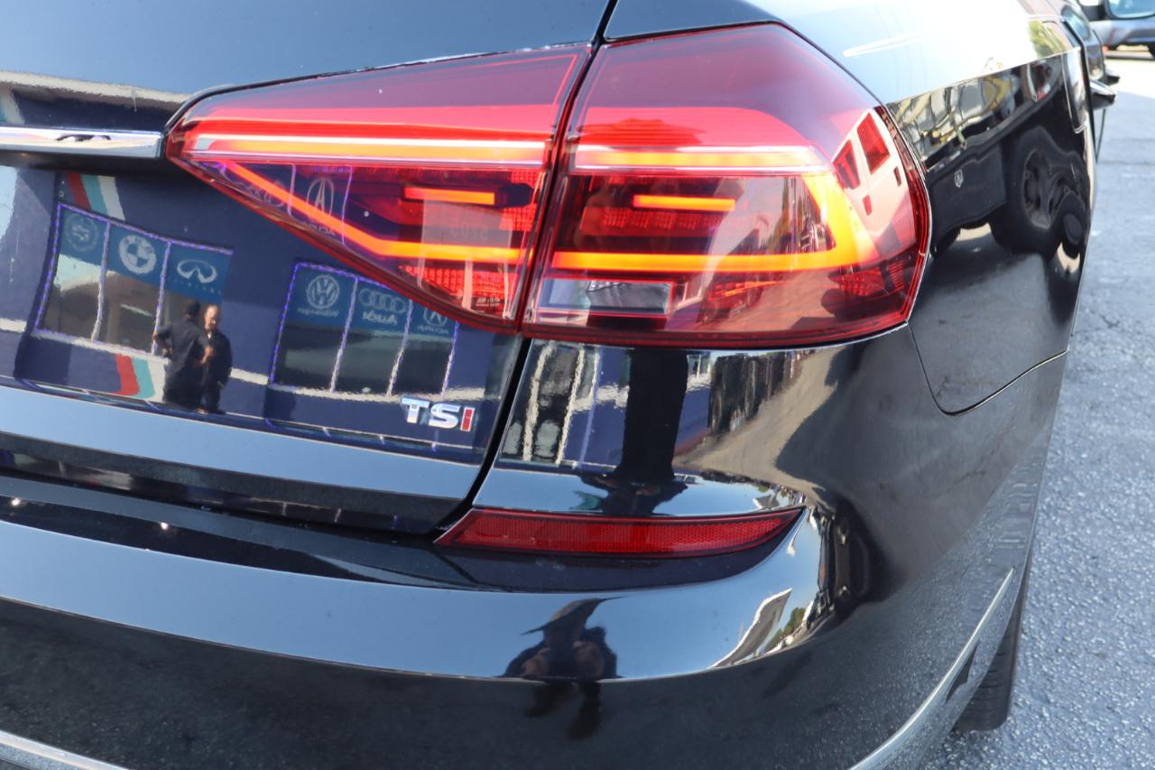 Volkswagen Passat R-Line w/Comfort Pkg Auto 2017