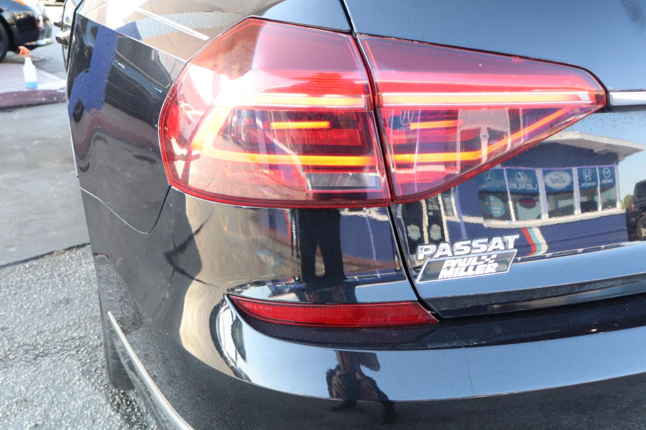 Volkswagen Passat R-Line w/Comfort Pkg Auto 2017