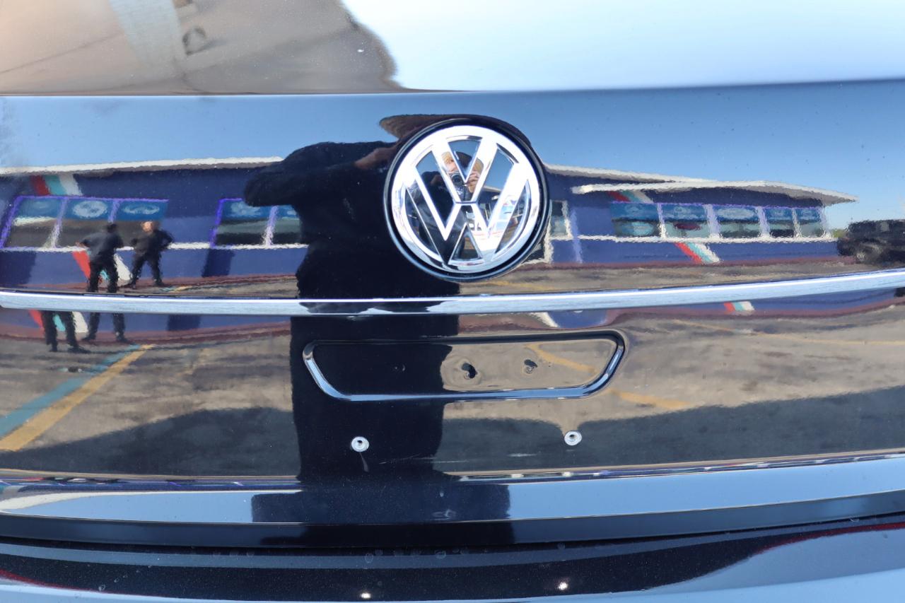 Volkswagen Passat R-Line w/Comfort Pkg Auto 2017