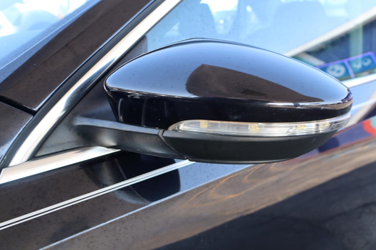 Volkswagen Passat R-Line w/Comfort Pkg Auto 2017