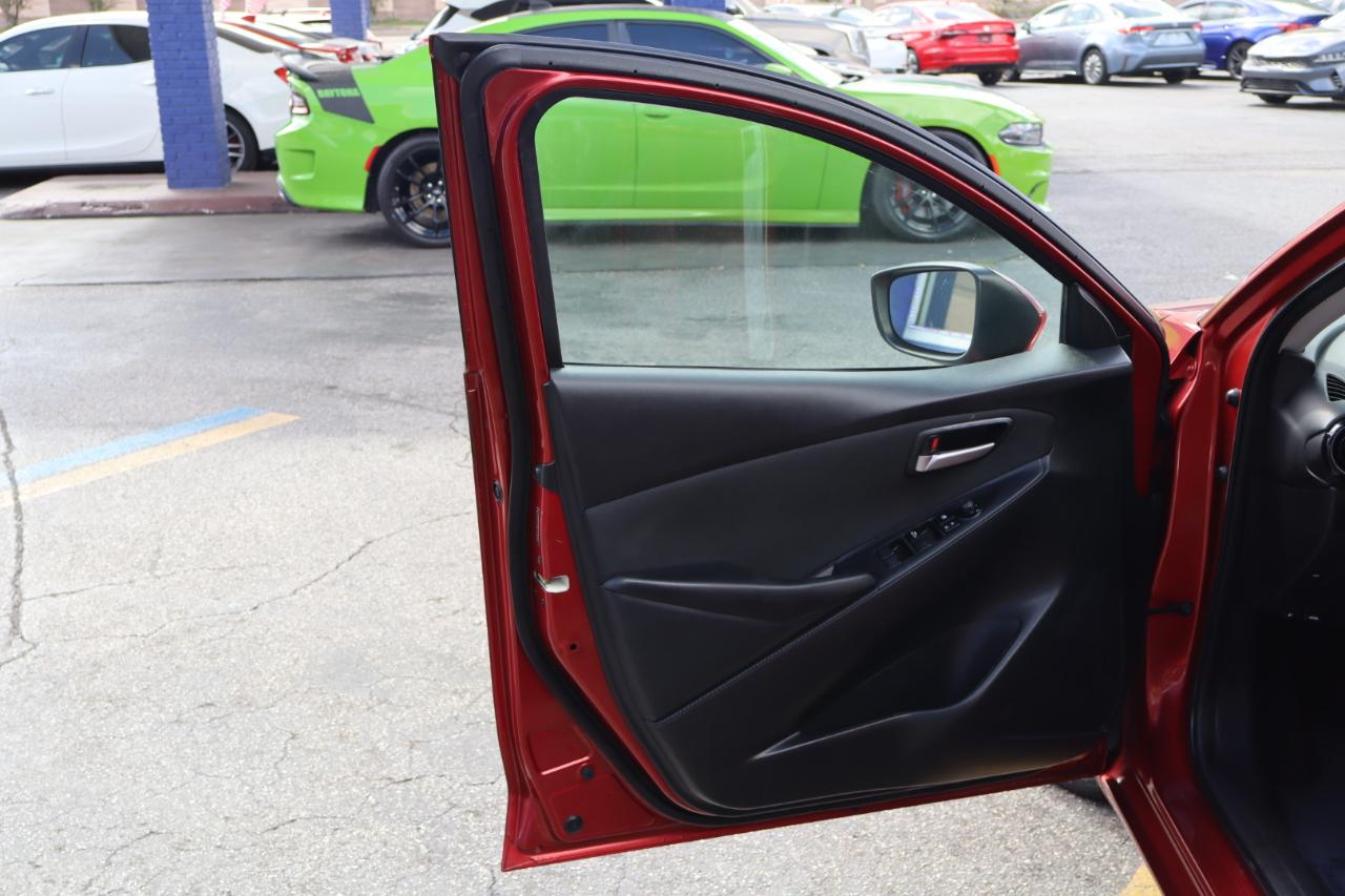 Toyota Yaris Sedan XLE Auto (Natl) 2019