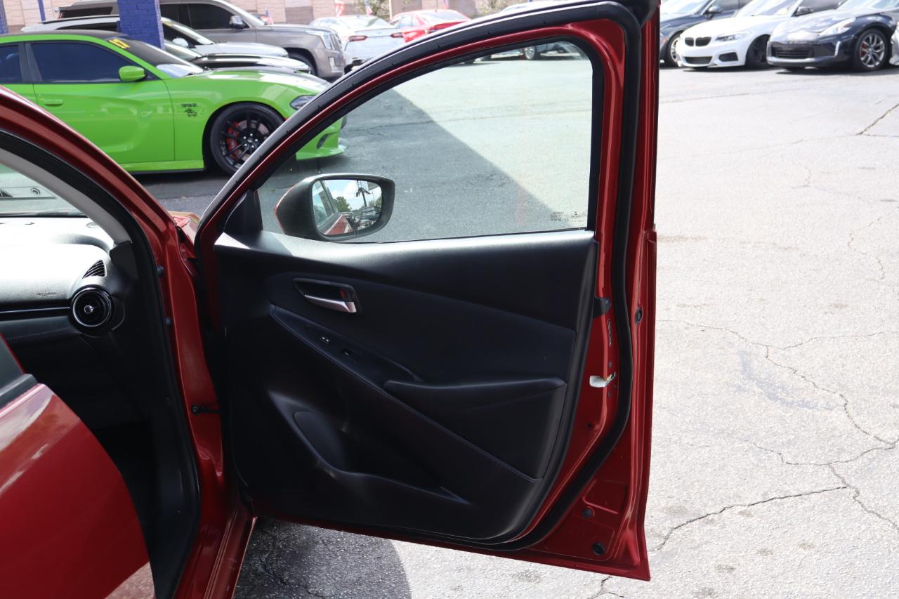 Toyota Yaris Sedan XLE Auto (Natl) 2019