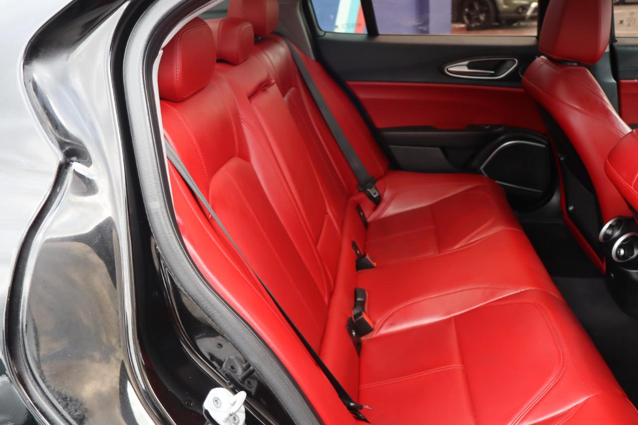 Alfa Romeo Giulia AWD 2021