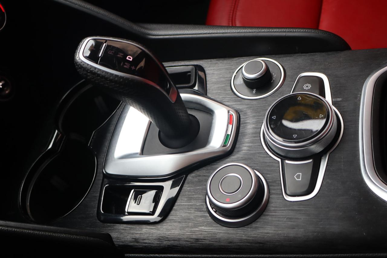 Alfa Romeo Giulia AWD 2021