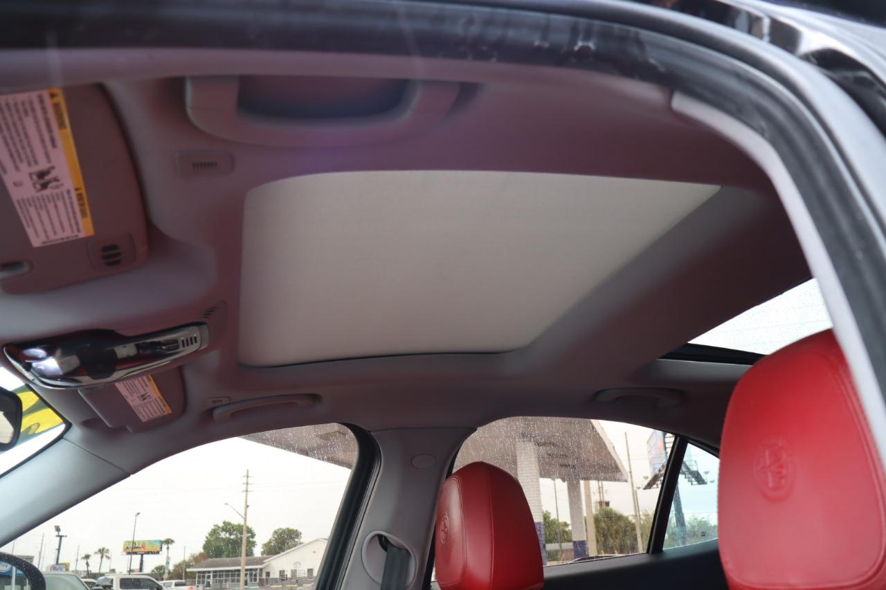 Alfa Romeo Giulia AWD 2021