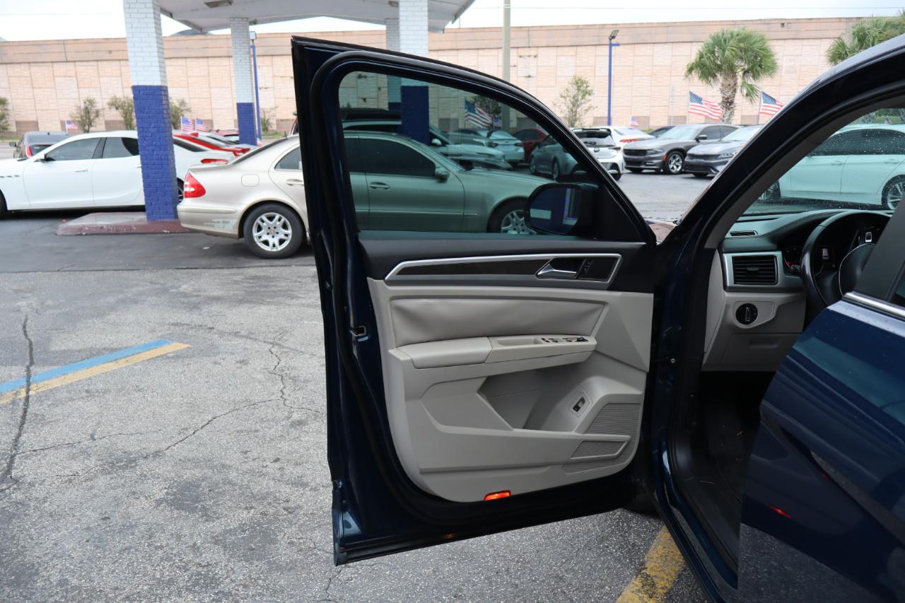 Volkswagen Atlas 3.6L V6 SE w/Technology R-Line FWD 2019