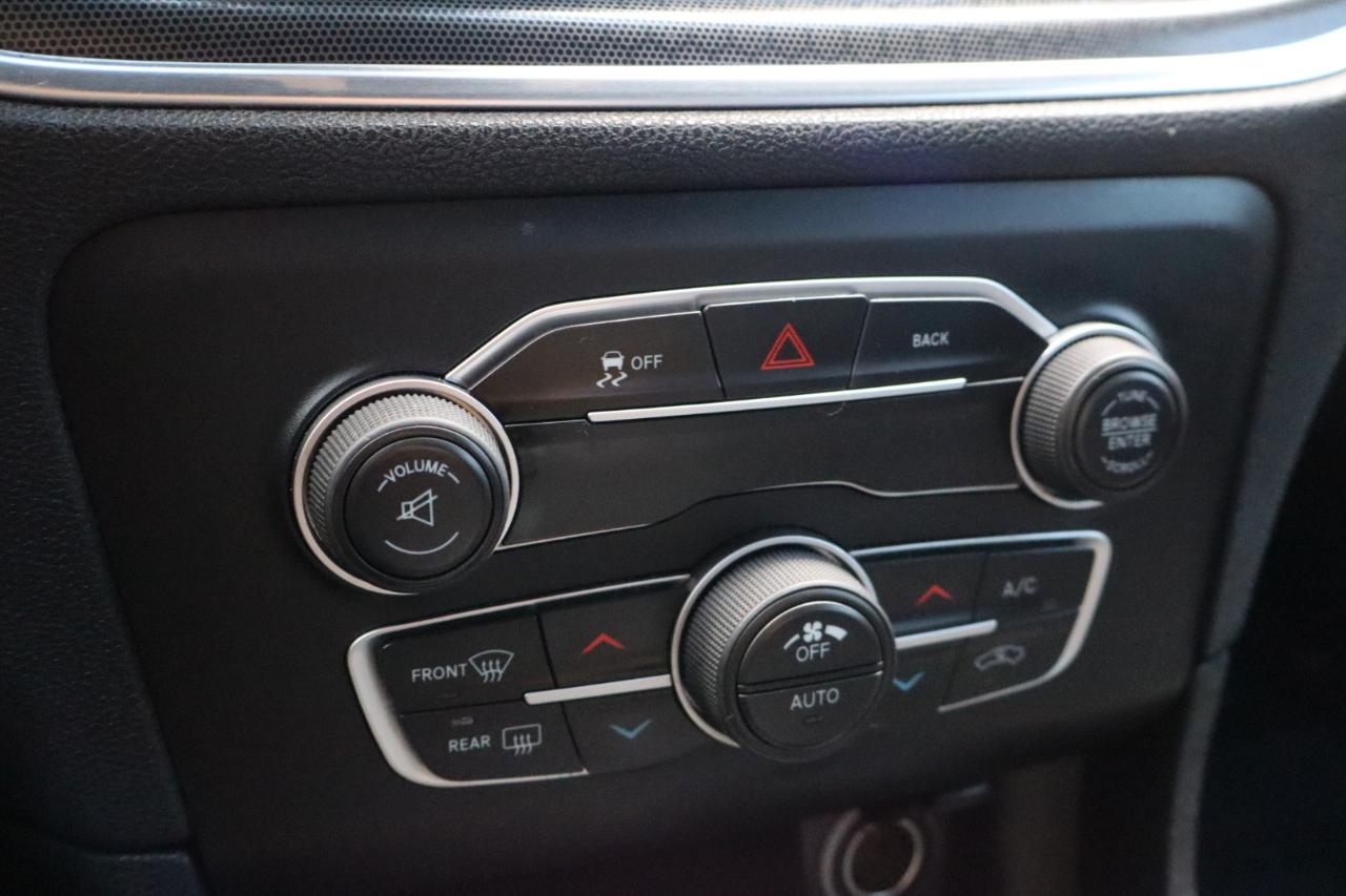 Dodge Charger 4dr Sdn SXT RWD 2015